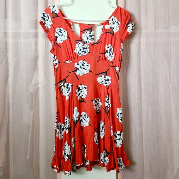 Red Floral Cutout Dress - Picture 2 of 5